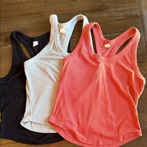 Old Navy Activewear 3 Tanks Size Medium